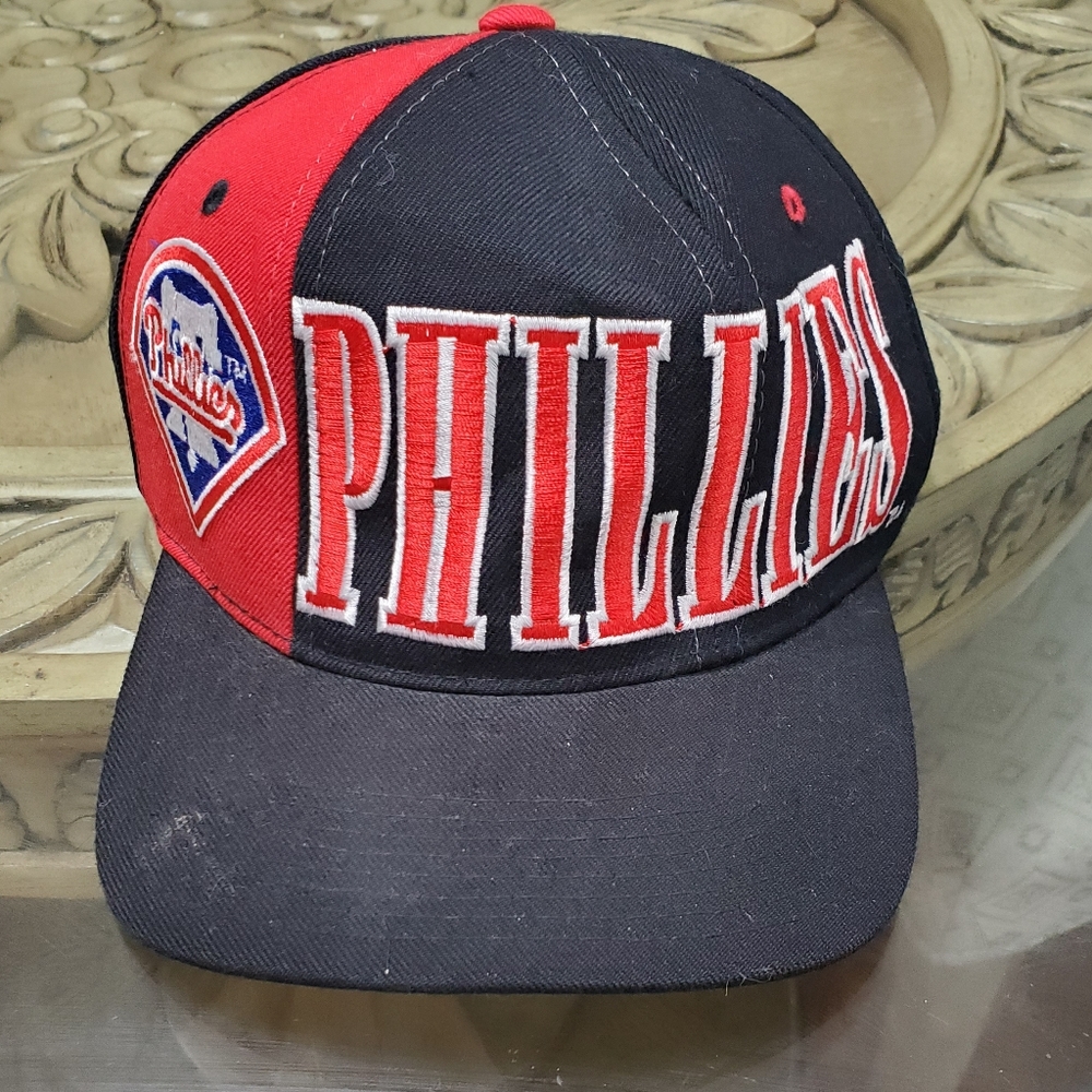 Phillies snapback hat